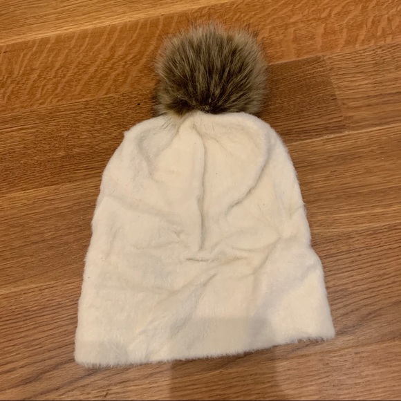 Urban Outfitters white Pom Pom hat - Picture 1 of 4